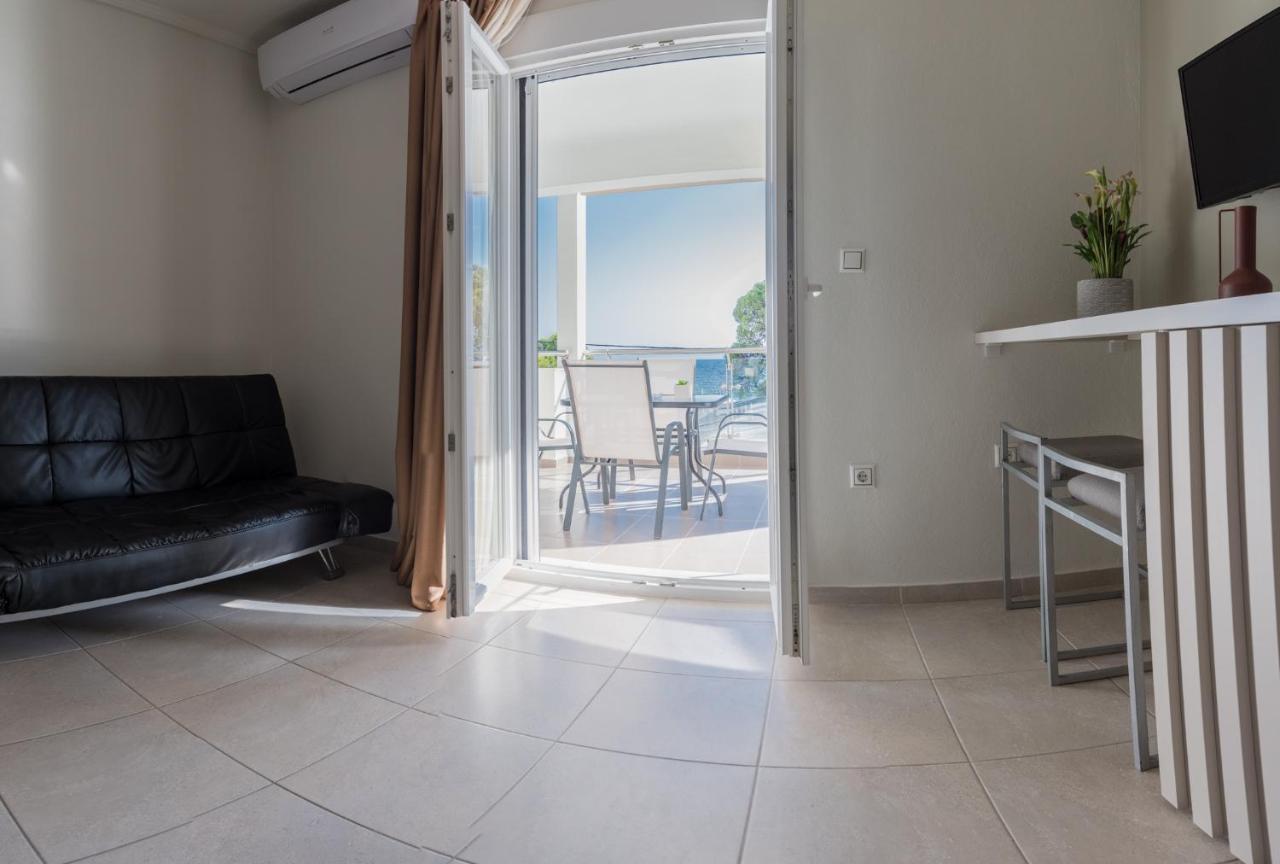 Vertigo Seaside Apartments 尼基季 外观 照片
